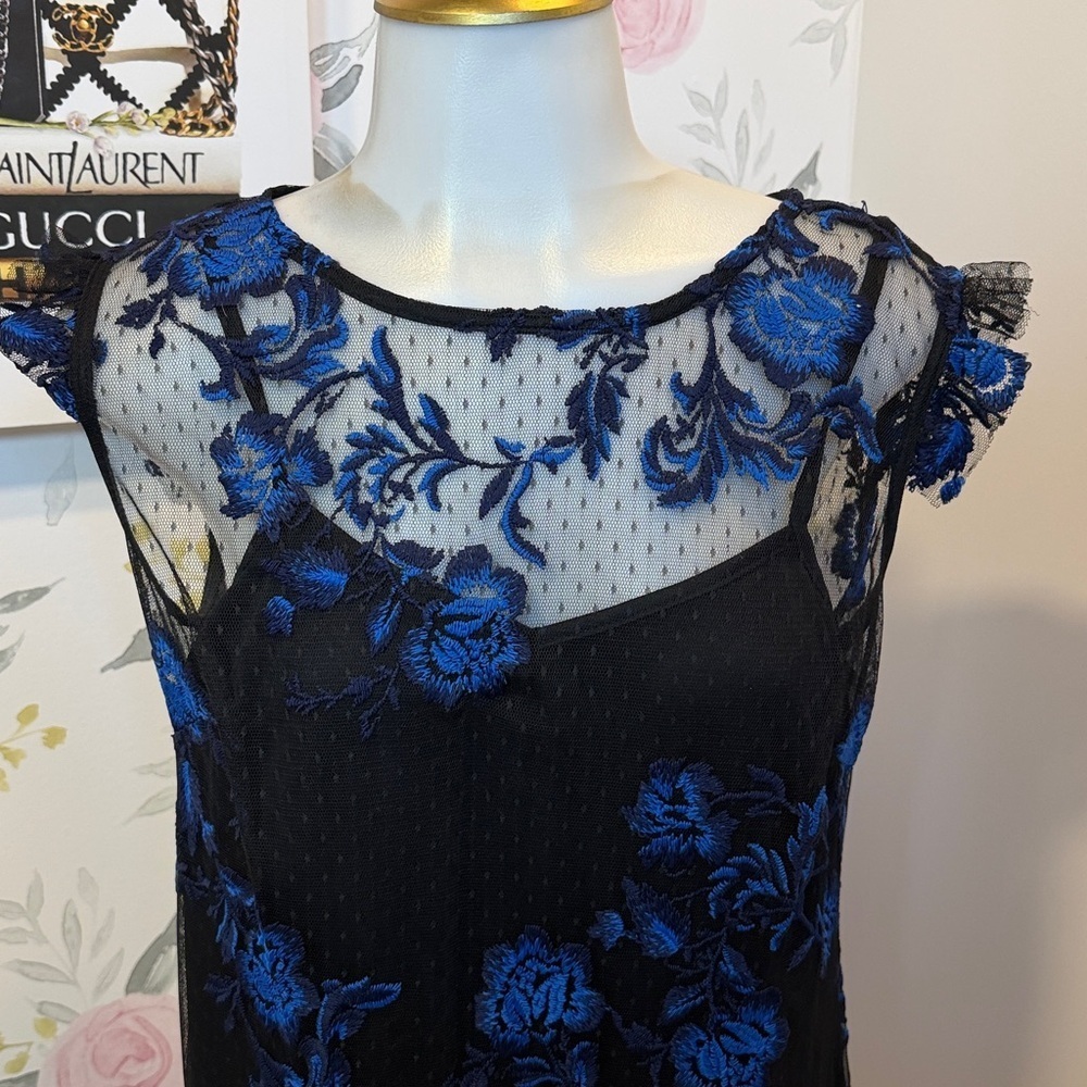 Beautiful Julia Jordan Lace Dress (Black/Blue Stitched Florals) - Picture 2 of 4